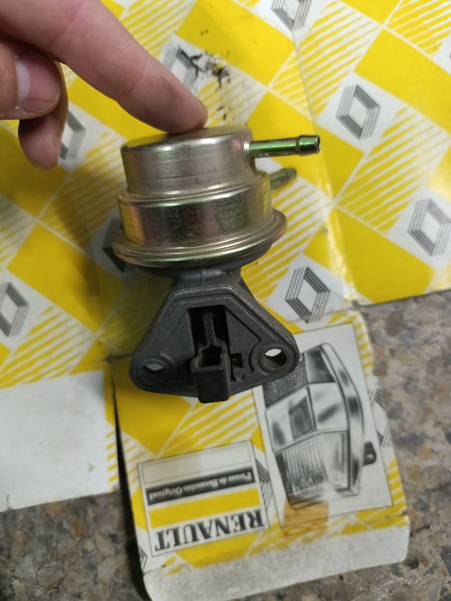 Bomba gasolina Renault 5 (hasta 1975)
