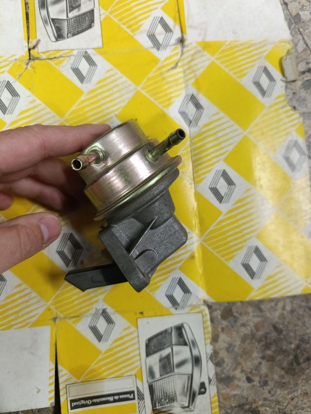 Bomba gasolina Renault 5 (hasta 1975)