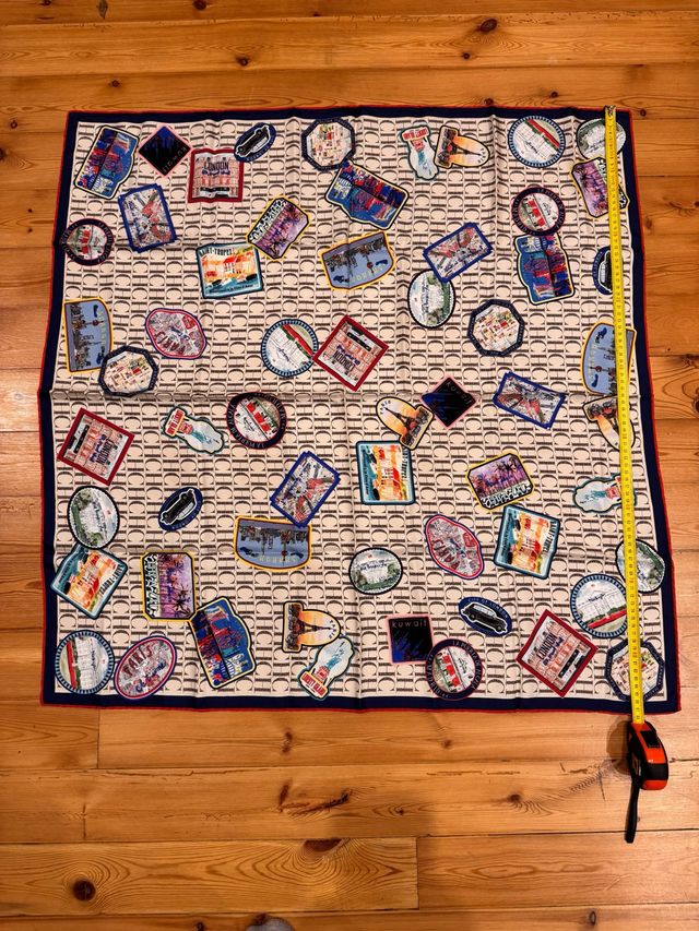 Pañuelo Seda Carolina Herrera parches ciudades