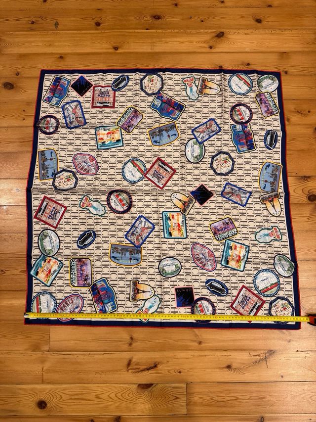 Pañuelo Seda Carolina Herrera parches ciudades