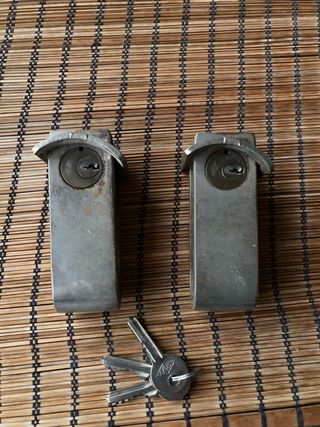 2 Cerraduras para rejas con 3 llaves