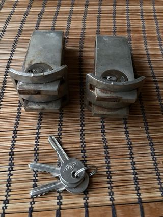 2 Cerraduras para rejas con 3 llaves