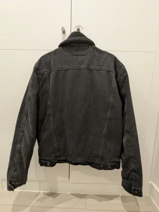 Chaqueta vaquera con borrego gris