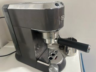 Cafetera DeLonghi Elegante y Compacta