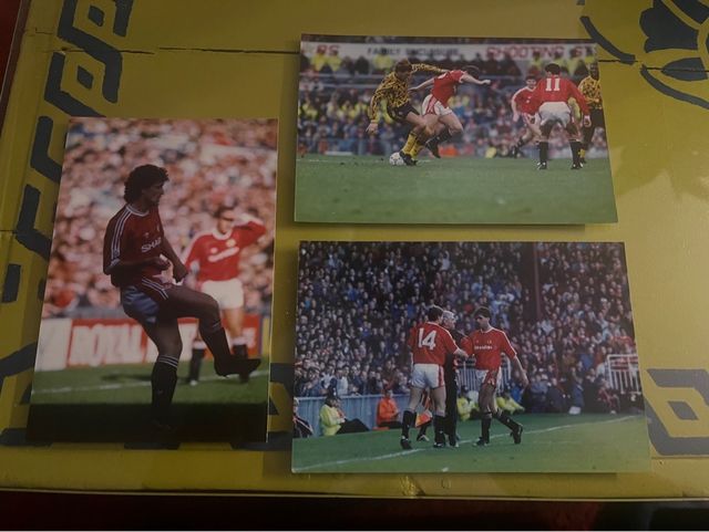 3 FOTOS DE PRENSA EQUIPO FÚTBOL MANCHESTER UNITED