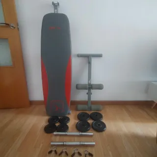 Banco de ejercicios y mancuernas