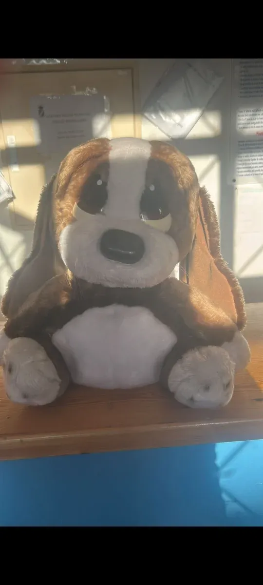 Peluche perro Basset Hound marrón y blanco