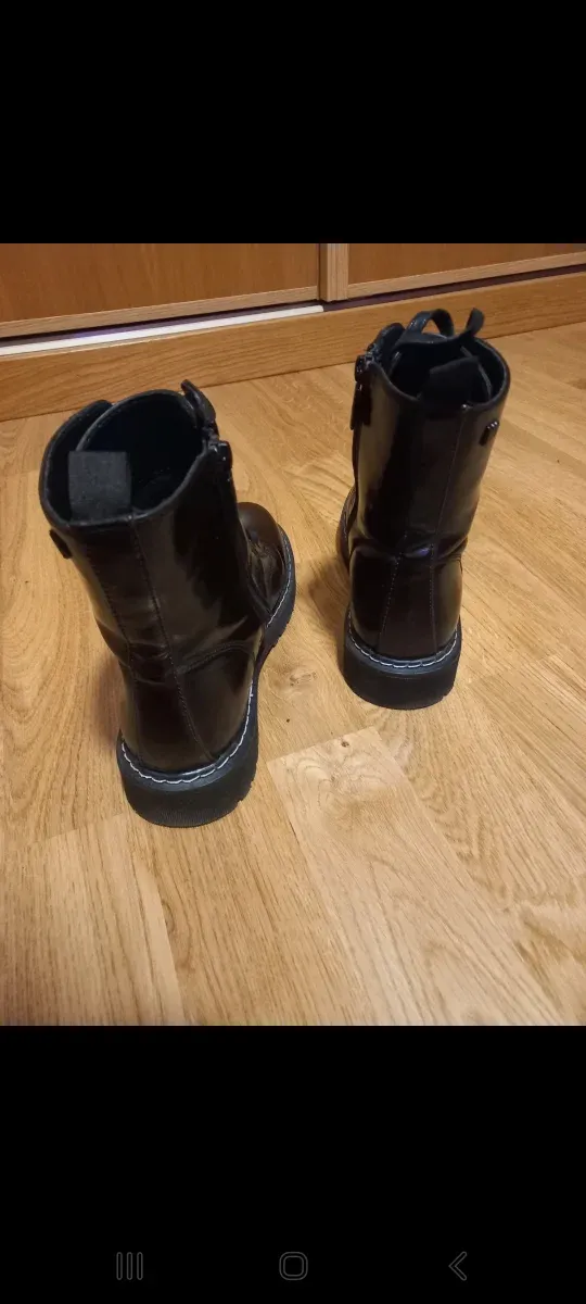 Botines Mustang Charol rojizo