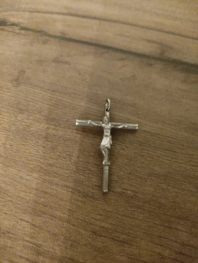 Ciondolo a croce di Cristo in argento