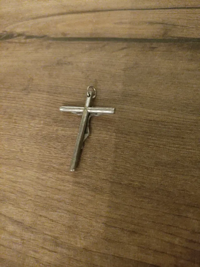 Ciondolo a croce di Cristo in argento