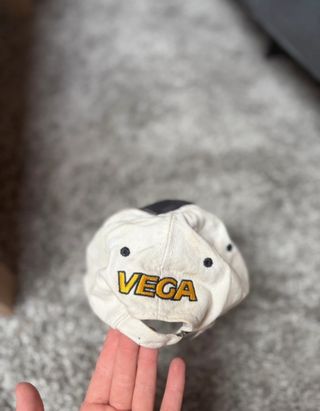 Gorra VEGA Negra y Blanca Bordada