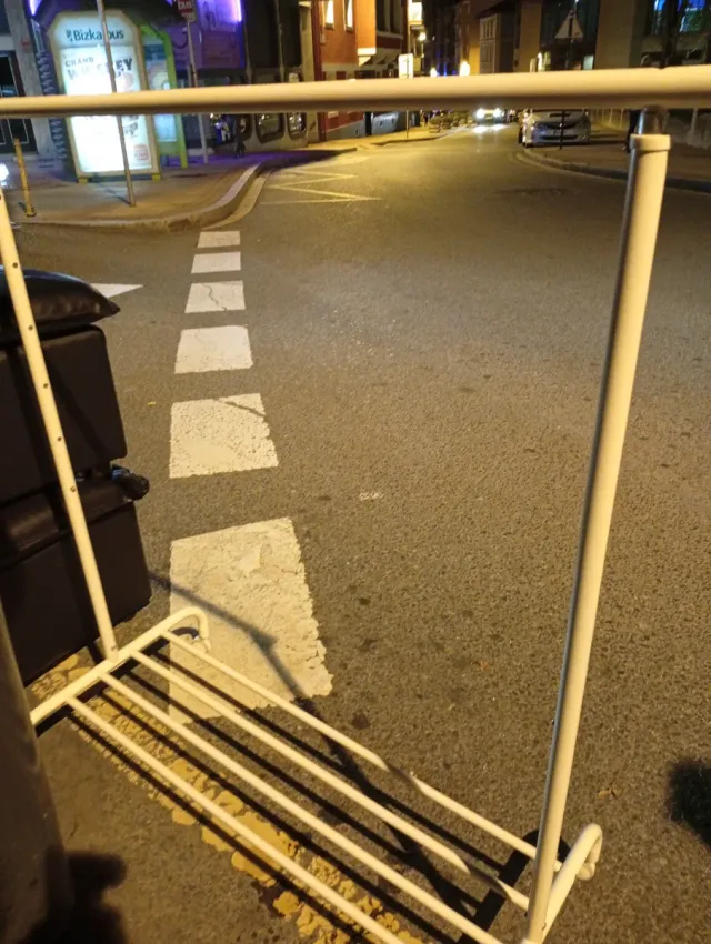 Burro de ropa elevable en perfecto estado