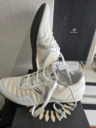 Zapatillas Munich Blancas y Plateadas