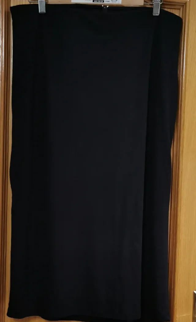 Falda negra XL con fruncido y botones