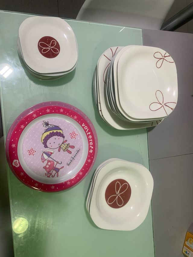 Vajilla cerámica y plástico buen estado