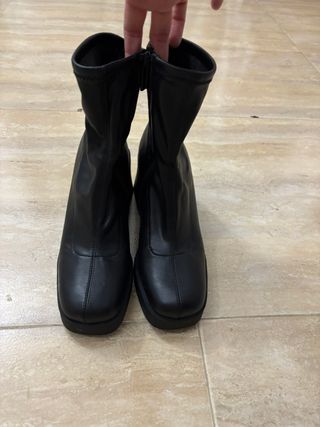 Botines de tacón negros