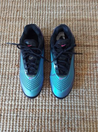 Nike Air Max Deluxe Throwback Future