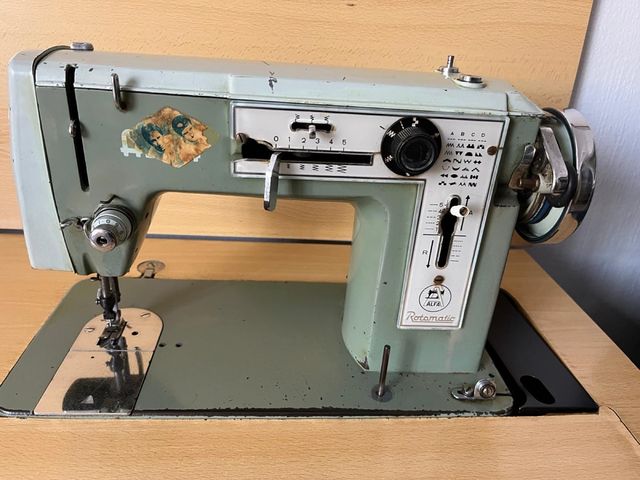 Máquina de coser eléctrica Alfa Rotomatic
