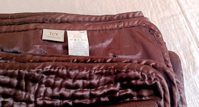 Colcha Satinada Marrón Cama 150/180