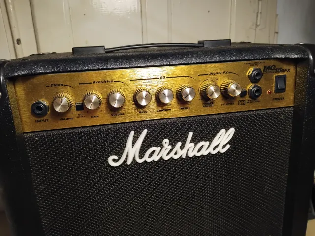 Amplificador Marshall MG15DFX Negro/Dorado