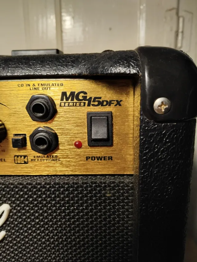 Amplificador Marshall MG15DFX Negro/Dorado