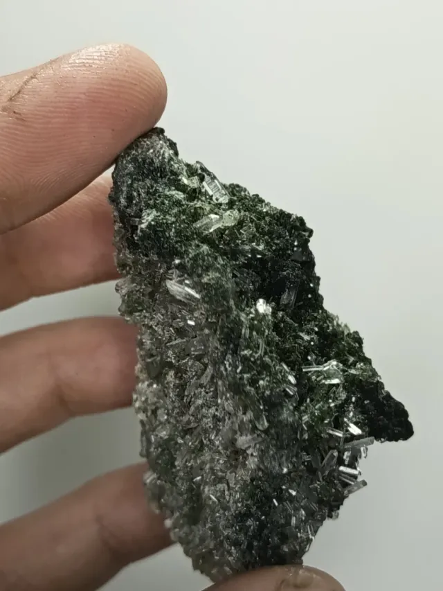 Mineral com cristais de clorite e quartzo