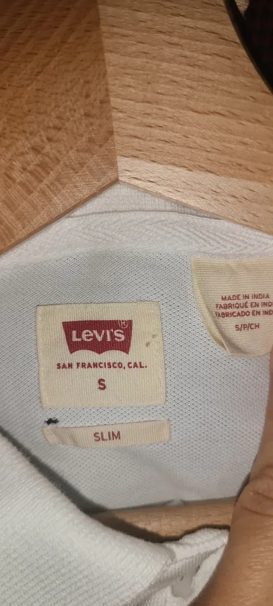 Polo Levi's manga larga blanco
