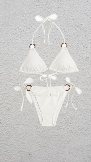 Bikini blanco con aros y lazos