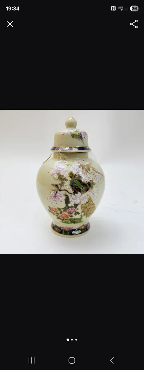 Jarrón oriental con tapa y sello