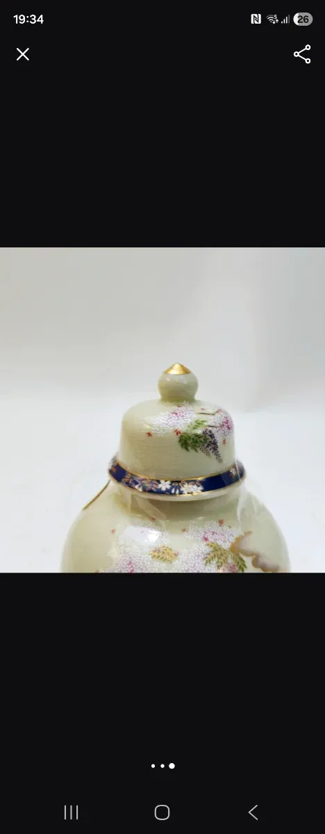 Jarrón oriental con tapa y sello