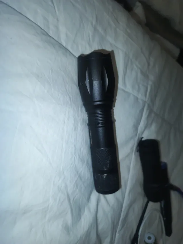 Linterna DarkBeam  Con batería o Pilas incluidas