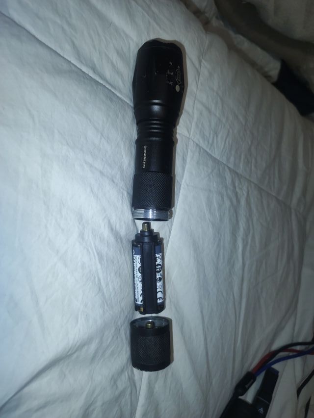 Linterna DarkBeam  Con batería o Pilas incluidas