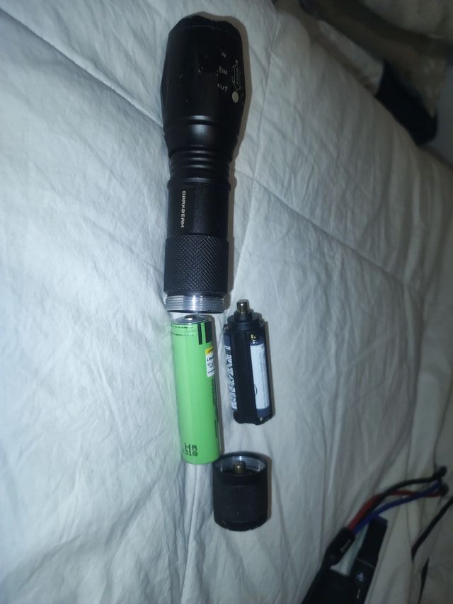 Linterna DarkBeam  Con batería o Pilas incluidas
