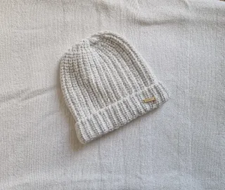 Berretto bambina Guess argento e bianco