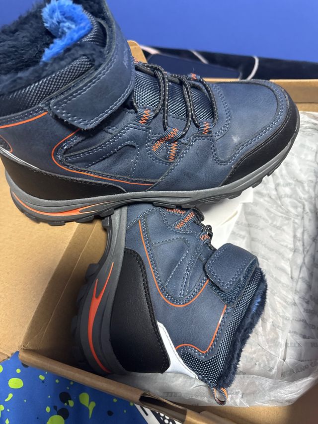 Zapatos niño azul y naranja