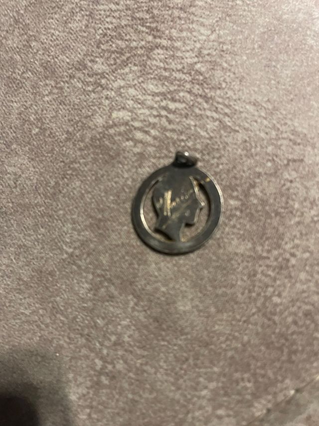 Moneda con perfil de mujer