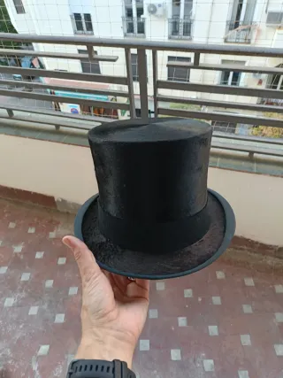 Sombrero de copa negro