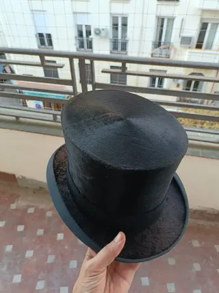 Sombrero de copa negro