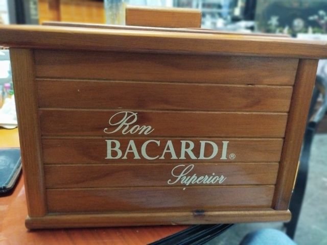 Cubitera de madera Ron Bacardi