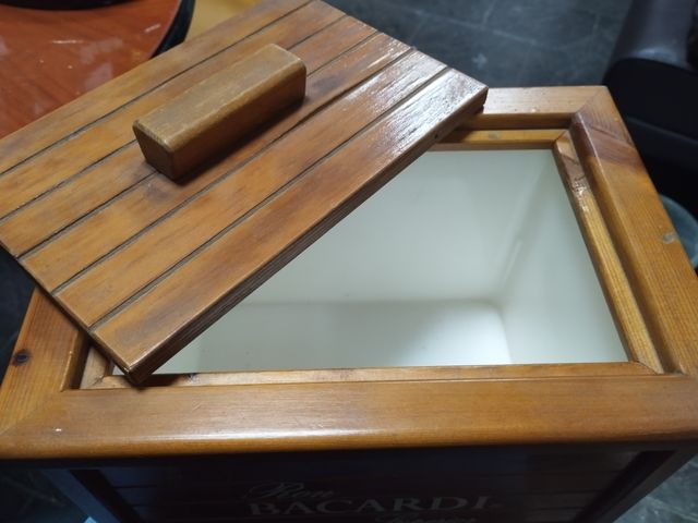 Cubitera de madera Ron Bacardi