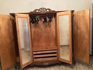 Guardaroba antico in legno massello