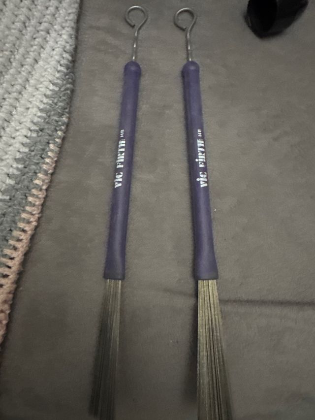 baquetas Vic firth HB  Retractable Wire Brushes