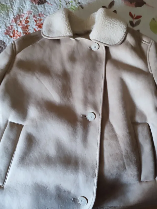 Cazadora abrigo doble faz beige con borreguito