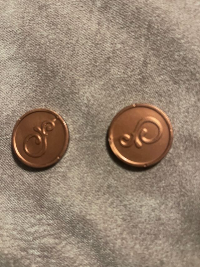 Monedas de cobre con diseño