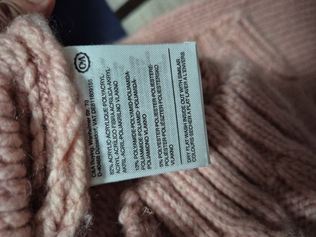 Cárdigan rosa tejido grueso con flores