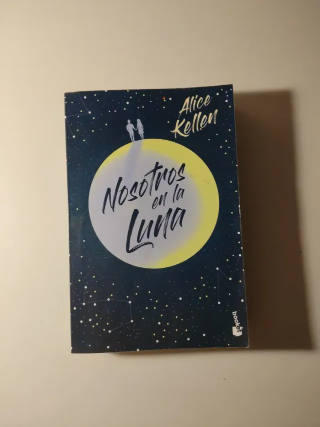 Nosotros en la luna: El libro más vendido del a...