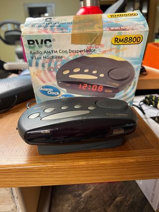 Despertador JVC RM8800 AM/FM con Luz Nocturna