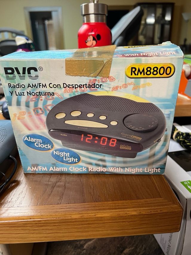 Despertador JVC RM8800 AM/FM con Luz Nocturna