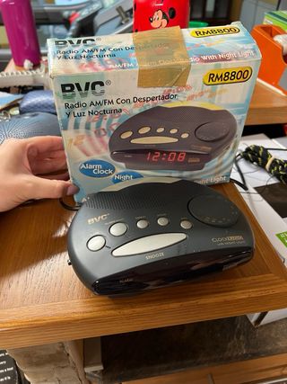 Despertador JVC RM8800 AM/FM con Luz Nocturna