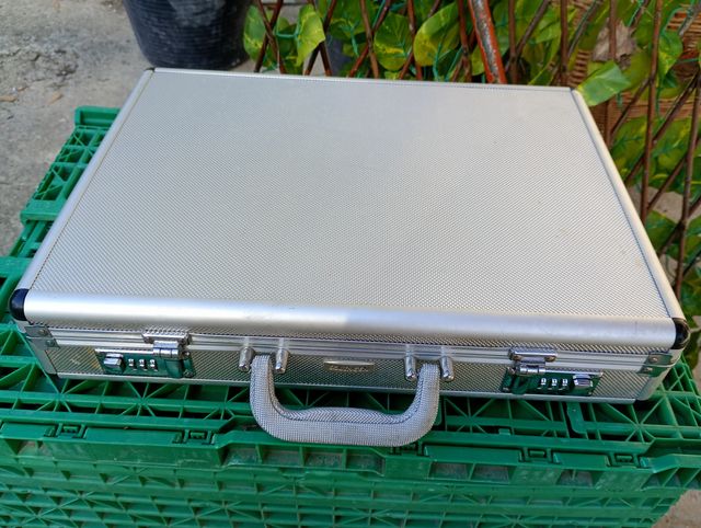 Maletín Solingen aluminio - Cierres combinación